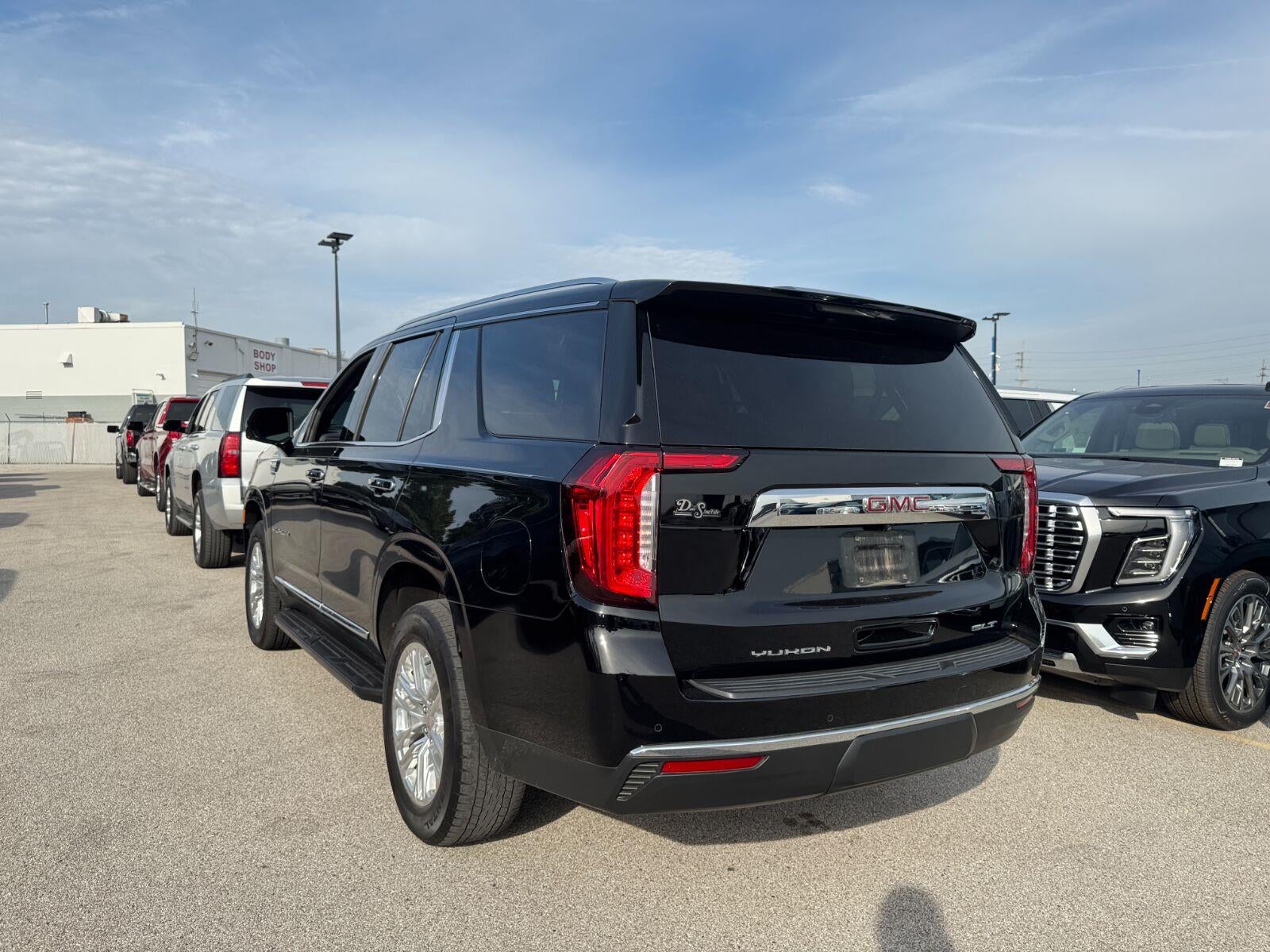 2023 GMC Yukon SLT