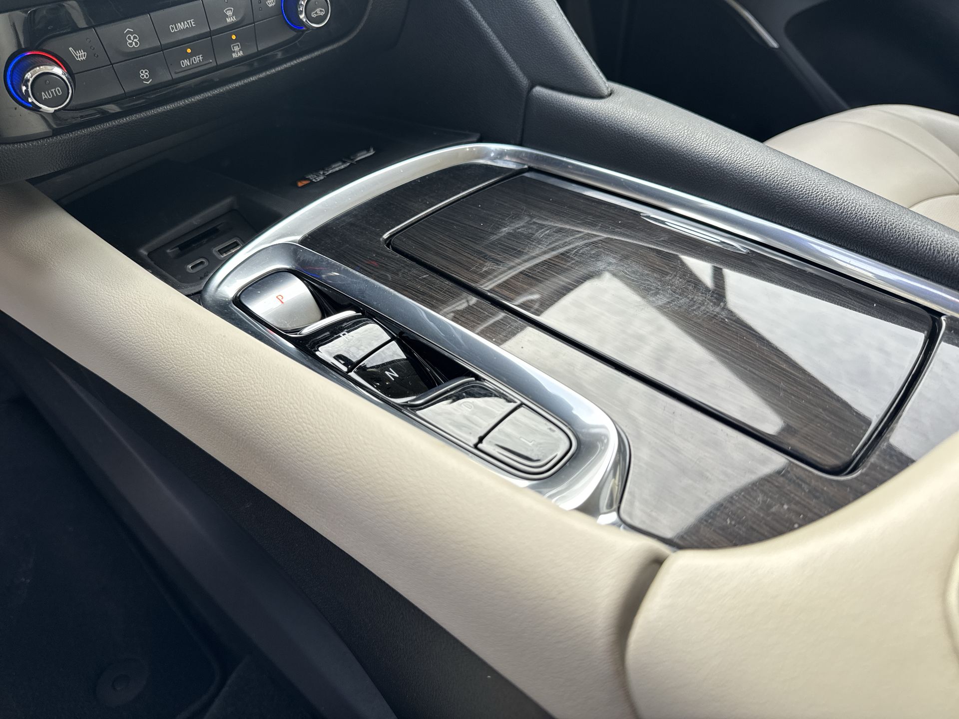 2022 Buick Enclave Essence