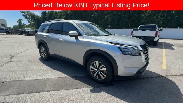 2025 Nissan Pathfinder SL