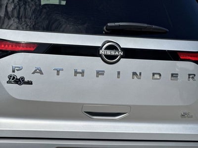 2025 Nissan Pathfinder SL