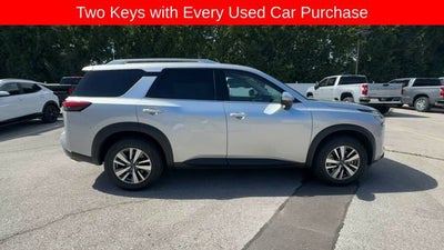 2025 Nissan Pathfinder SL
