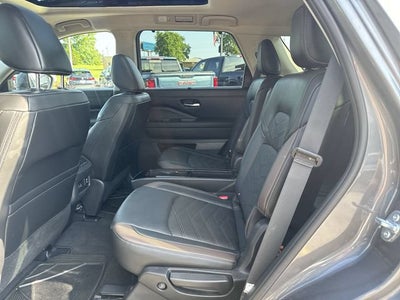 2025 Nissan Pathfinder Platinum