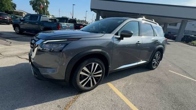 2025 Nissan Pathfinder Platinum