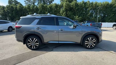 2025 Nissan Pathfinder Platinum