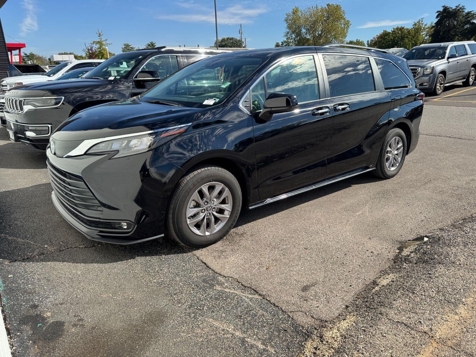2025 Toyota Sienna XLE