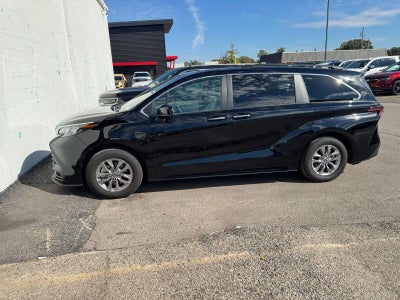 2025 Toyota Sienna XLE