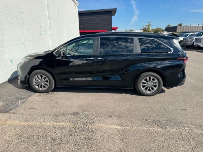 2025 Toyota Sienna XLE