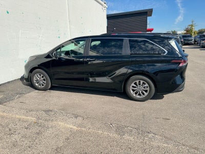 2025 Toyota Sienna XLE