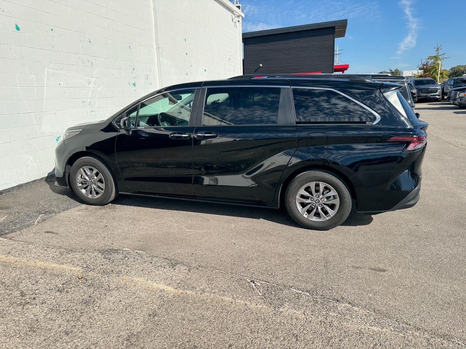 2025 Toyota Sienna XLE