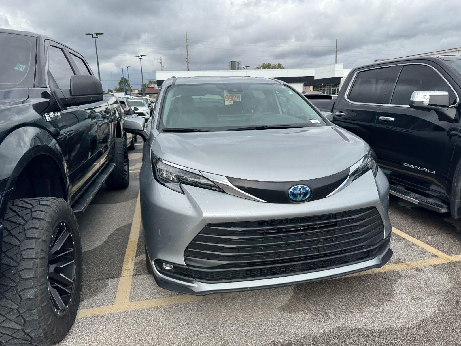 2025 Toyota Sienna XLE