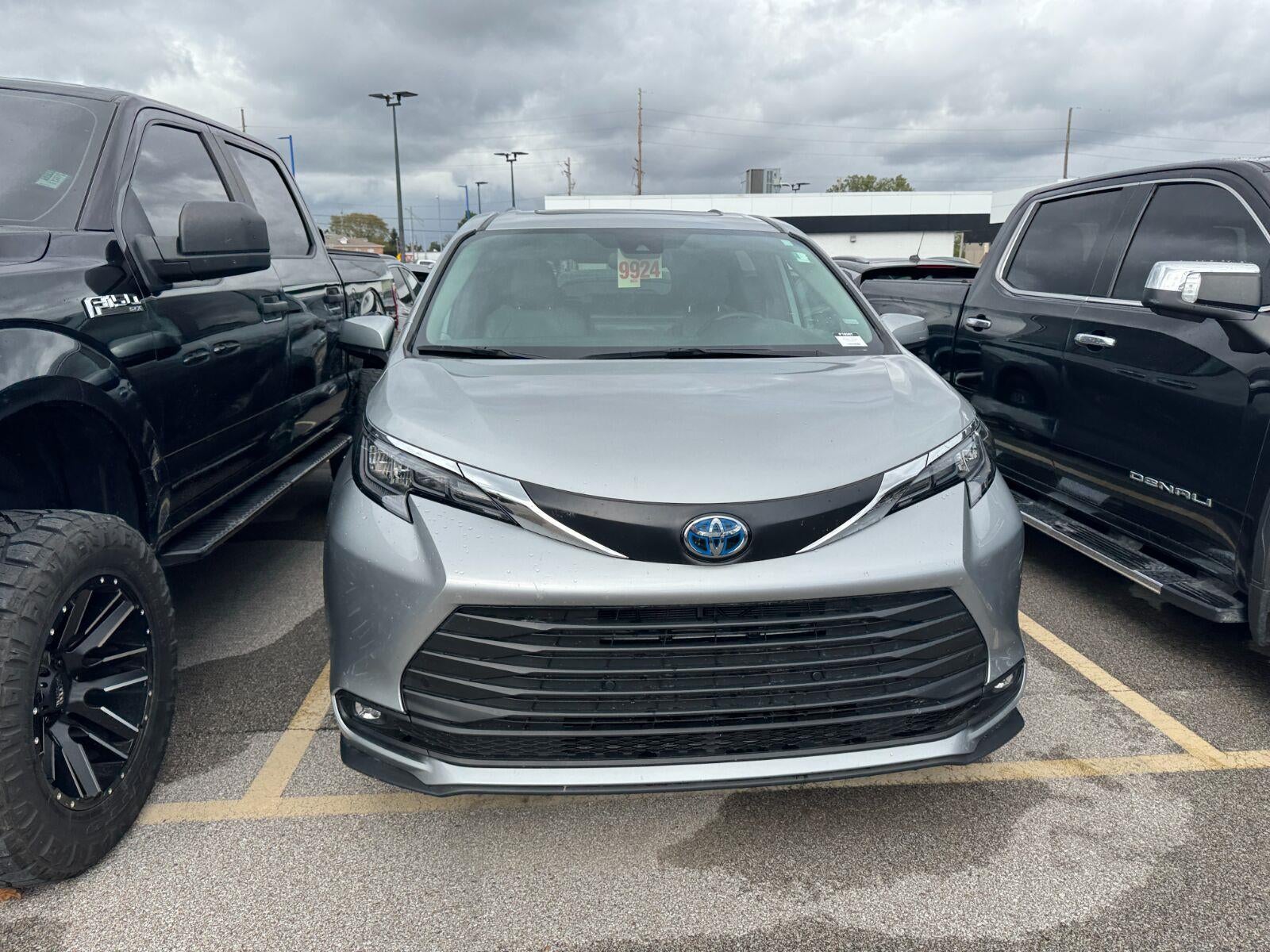 2025 Toyota Sienna XLE