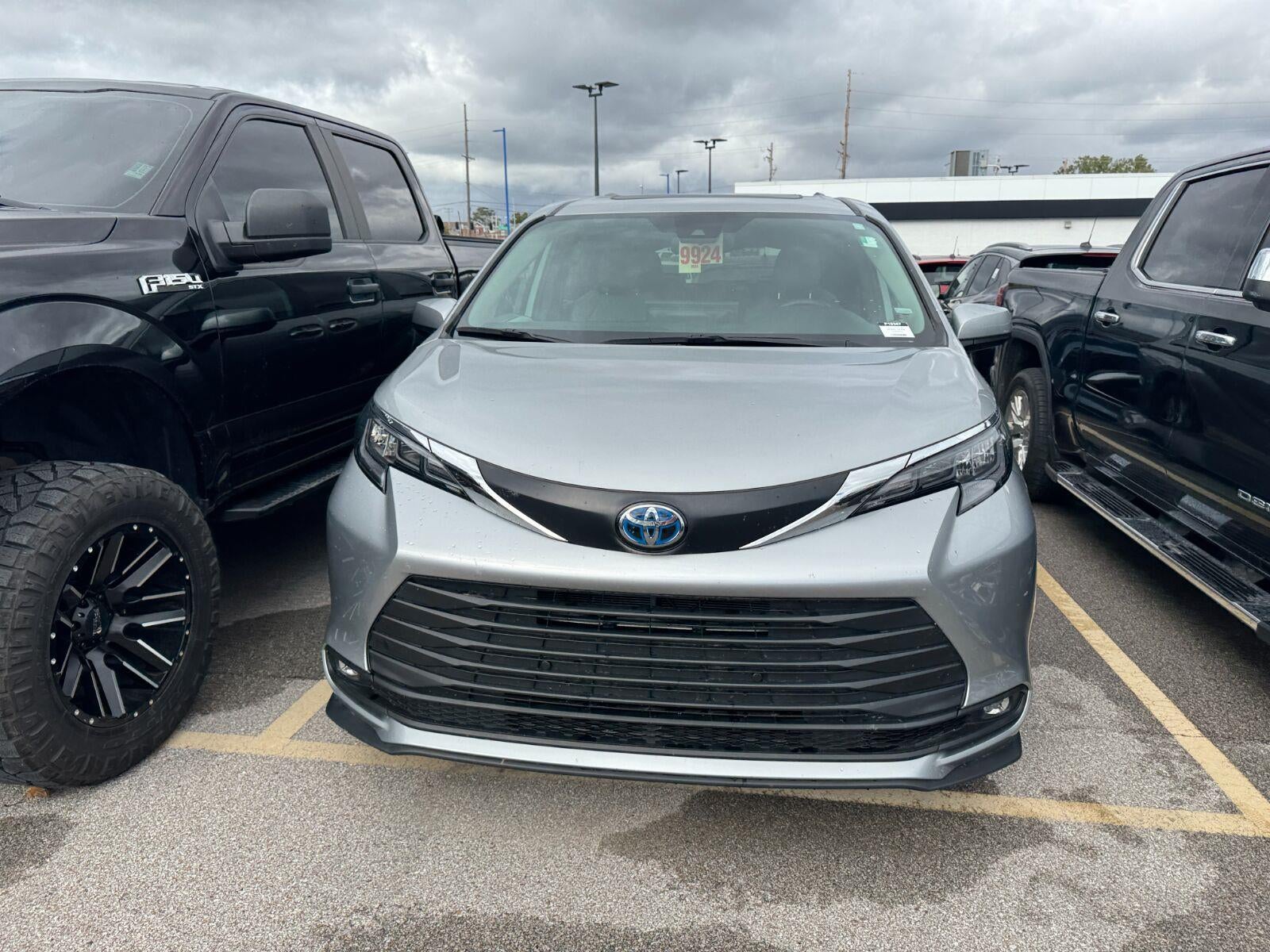2025 Toyota Sienna XLE