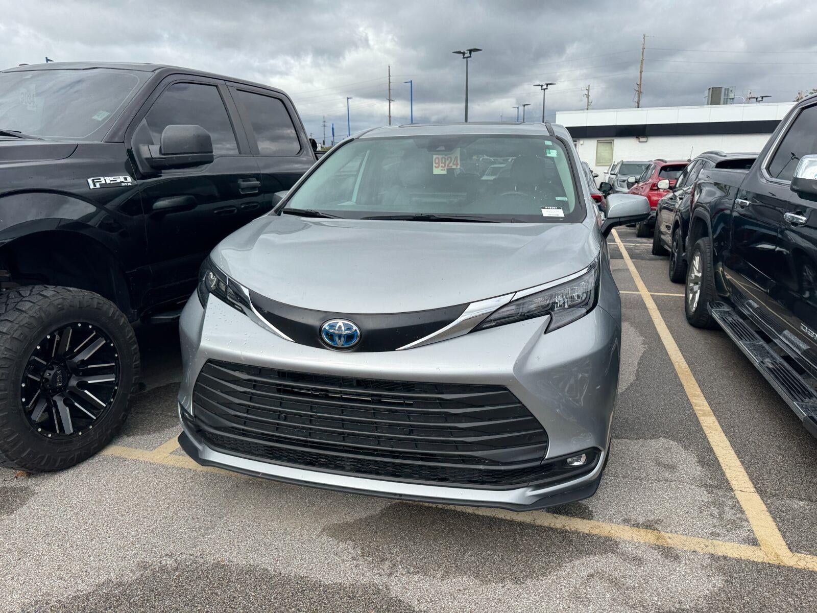 2025 Toyota Sienna XLE