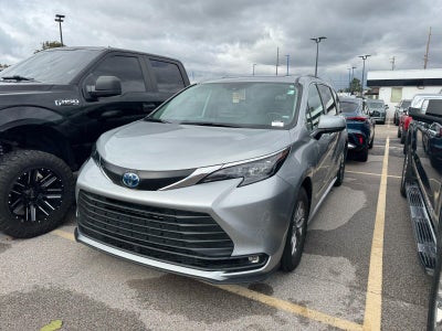 2025 Toyota Sienna XLE