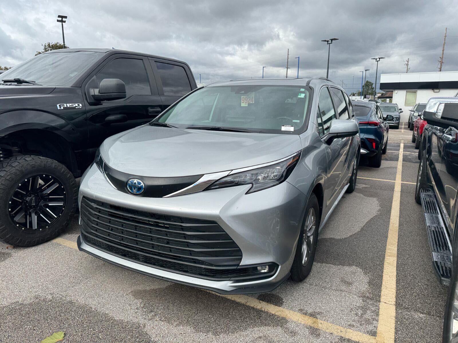 2025 Toyota Sienna XLE
