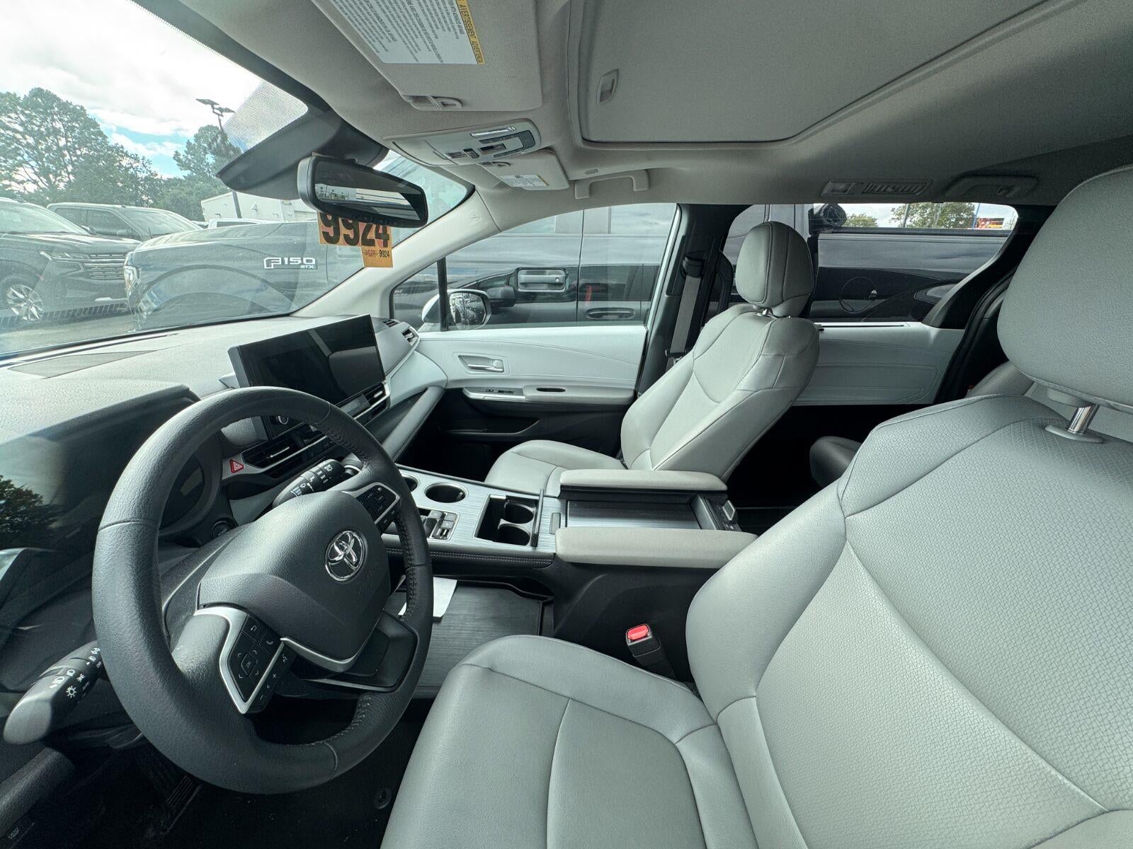 2025 Toyota Sienna XLE