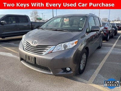 2017 Toyota Sienna XLE Auto Access Seat