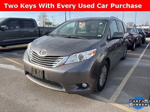 2017 Toyota Sienna XLE Auto Access Seat