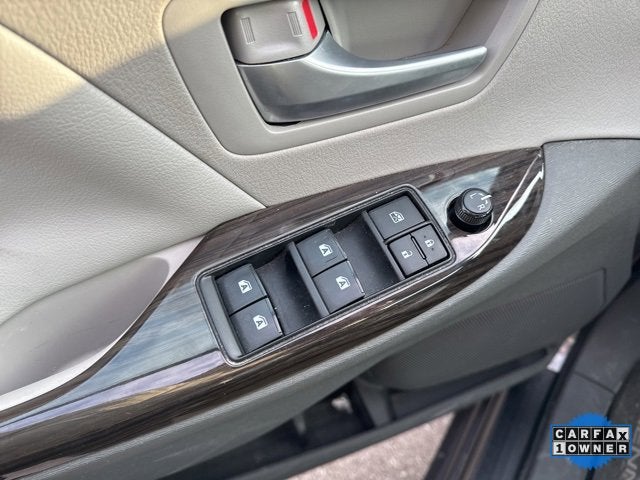 2017 Toyota Sienna XLE Auto Access Seat