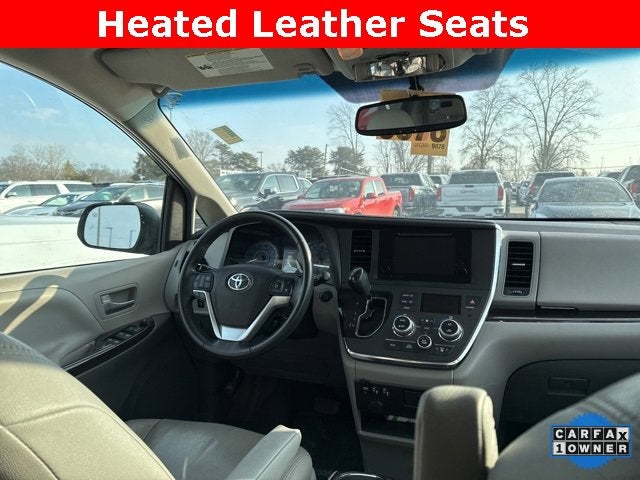 2017 Toyota Sienna XLE Auto Access Seat
