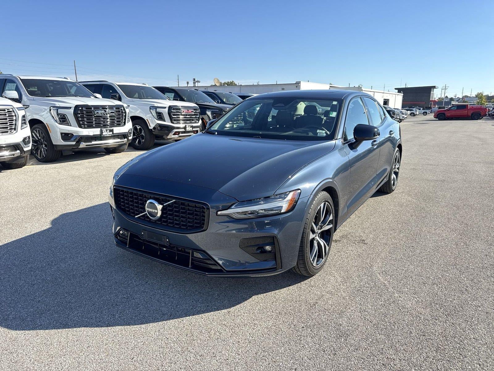 2024 Volvo S60 Core Dark Theme
