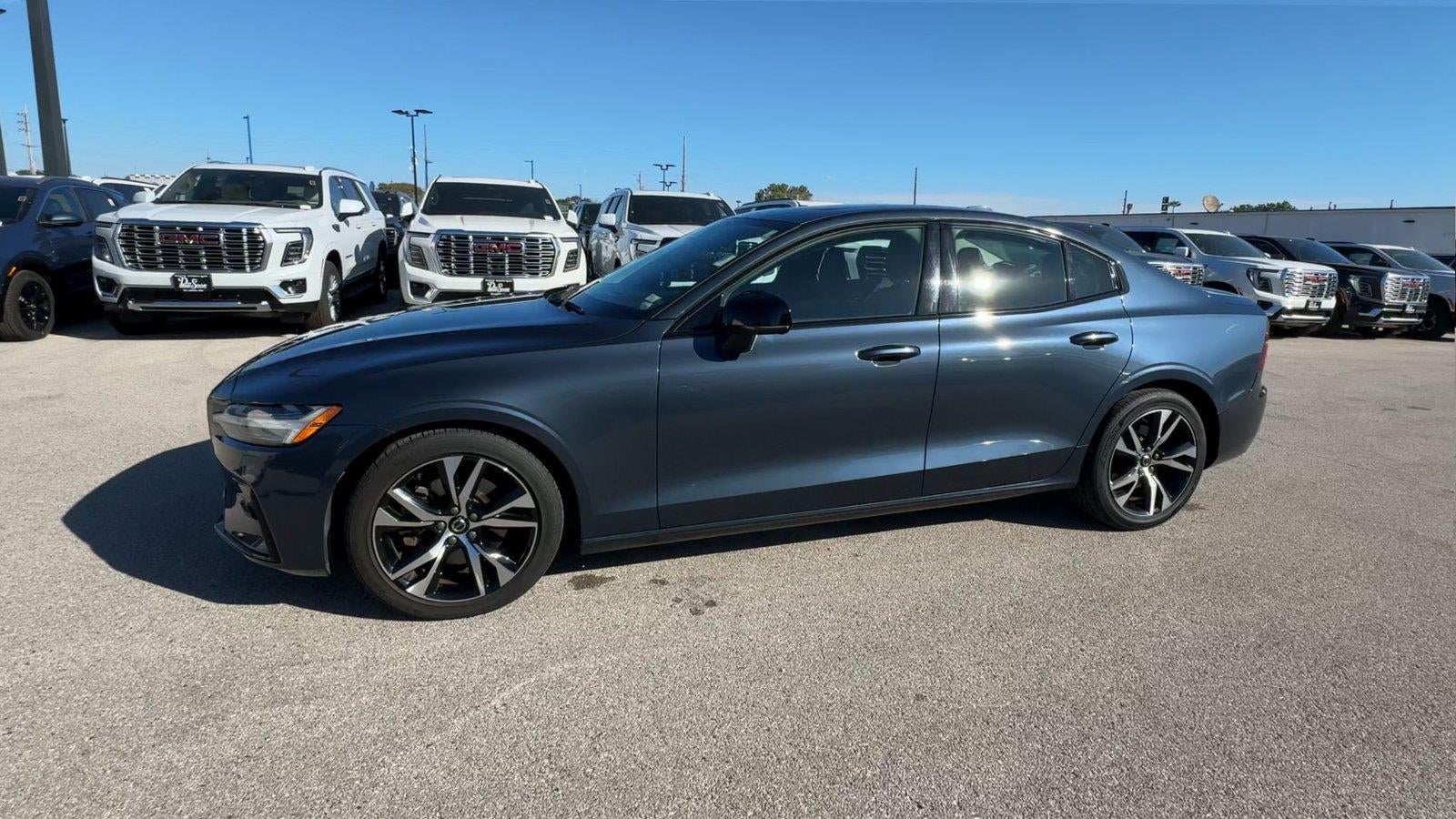 2024 Volvo S60 Core Dark Theme