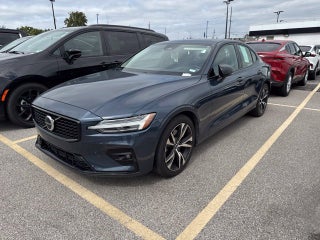 2024 Volvo S60 Core Dark Theme