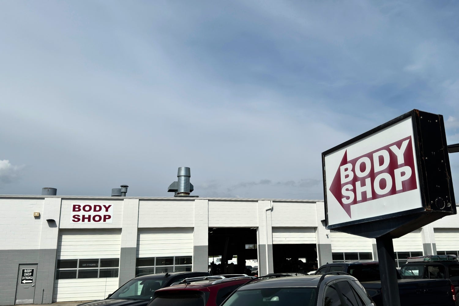Exterior of the Dave Sinclair Buick GMC Collision Center in St. Louis