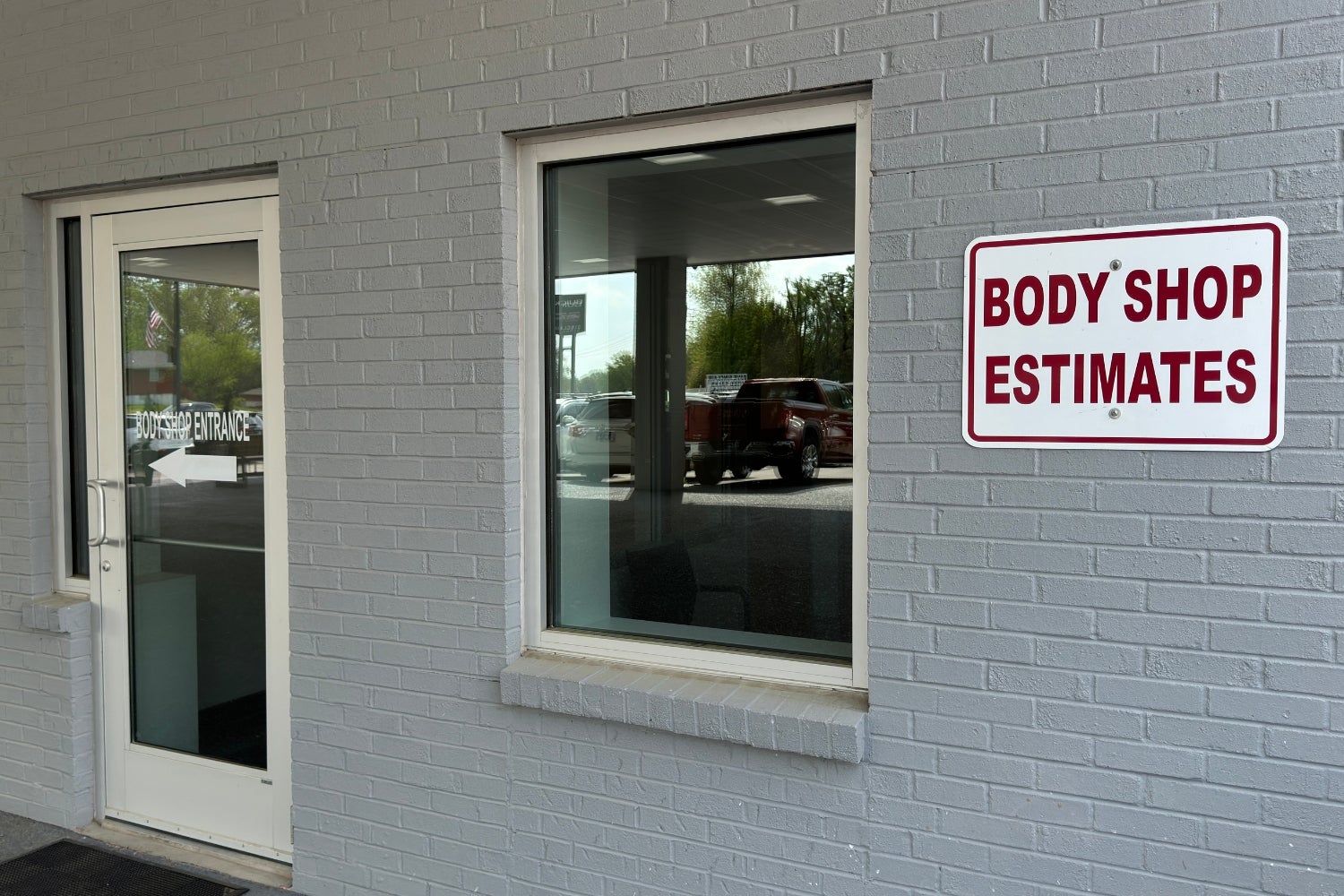 Body shop estimates entrance at Dave Sinclair Buick GMC Collision Center