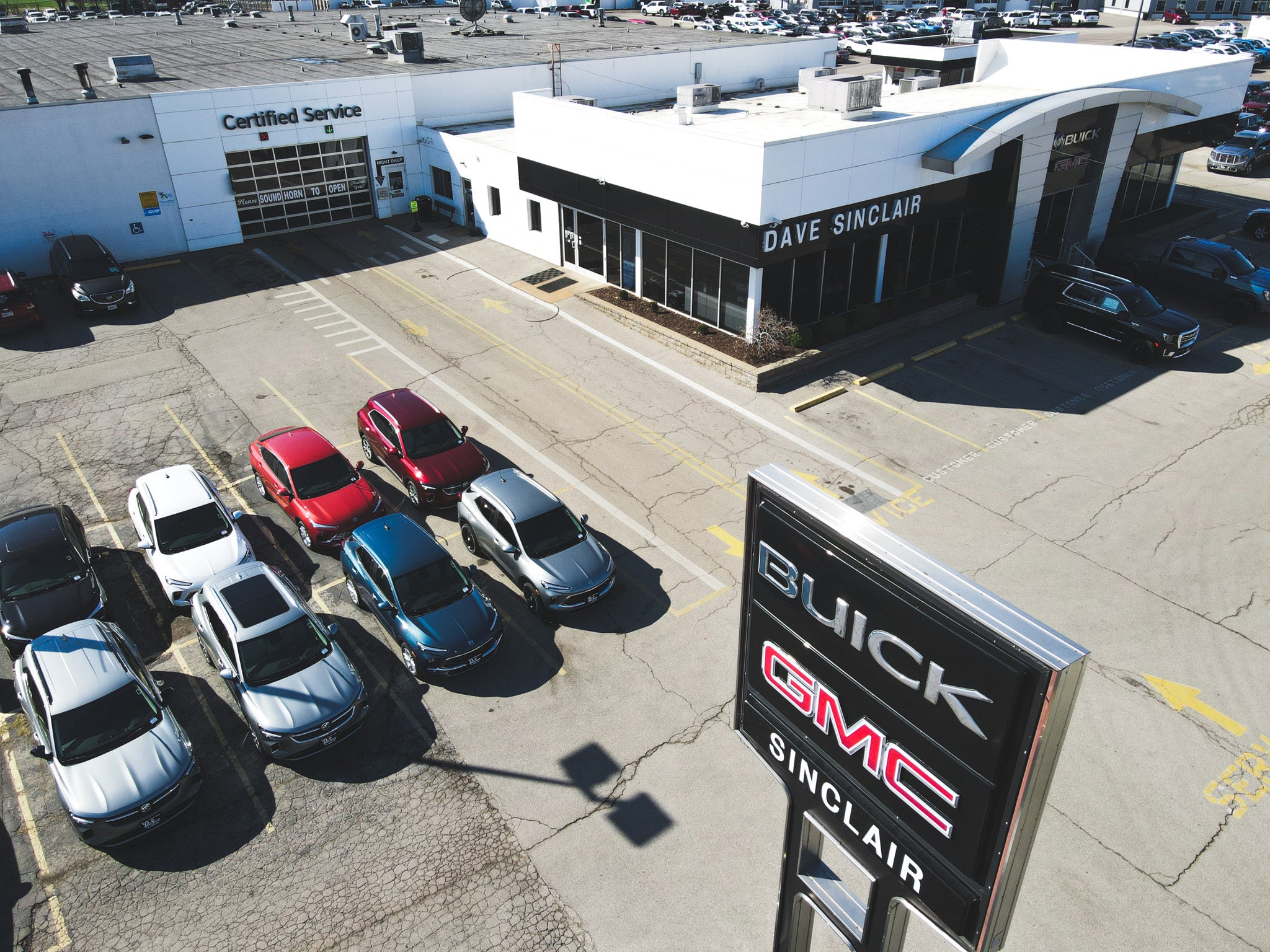 Dave Sinclair Buick GMC dealership in St. Louis serving St. Charles, Missouri