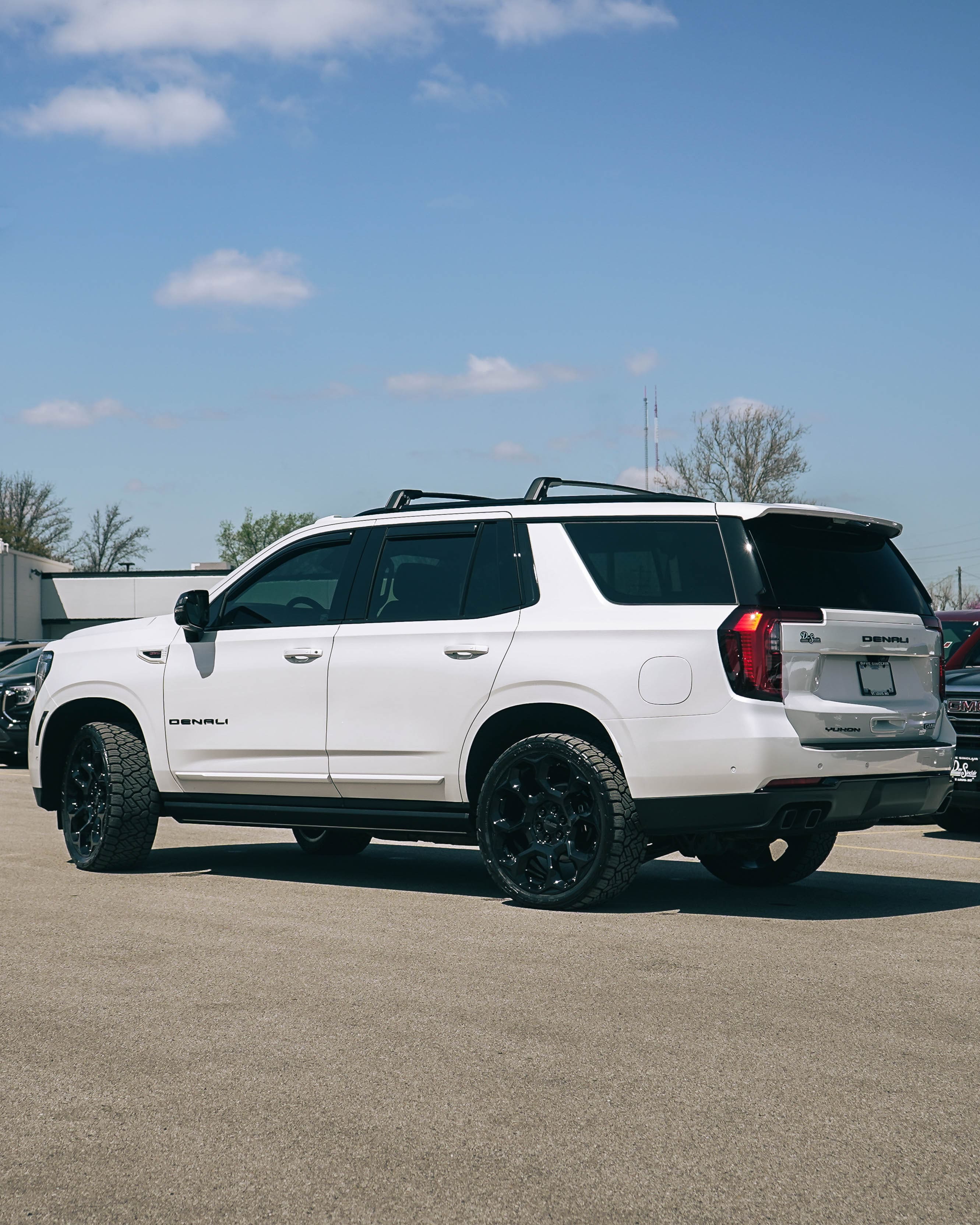 2025 GMC Yukon Denali side view